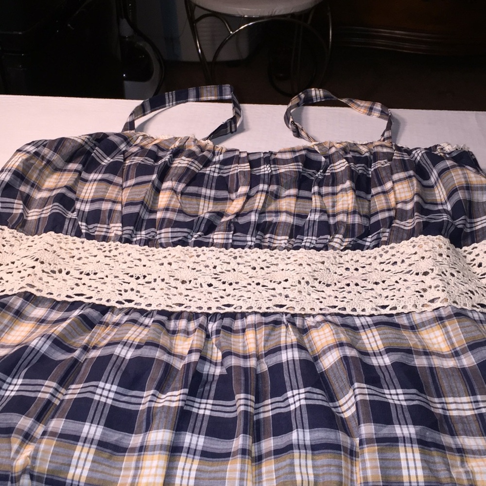 Tori’s  sleeveless top